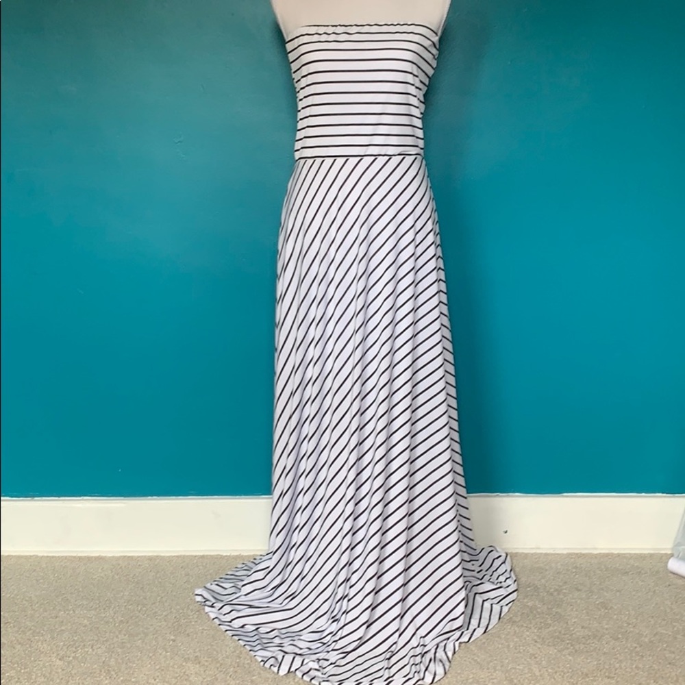 White & Black Stripped Strepless Dress